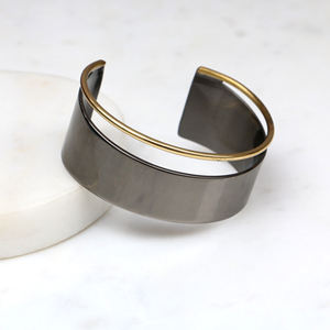 Brazalete de Latón Bicolor - Brazalete Abierto Minimalista de Metal Mixto - Joyería Ancha de Estilo Marcante en Gris Metálico y Dorado para Mujer - Product Image 4