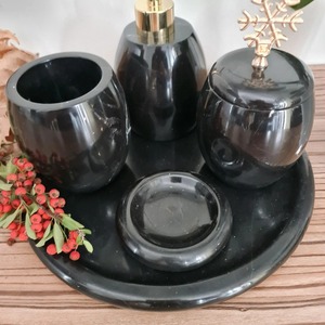 Juego de baño de lujo de seis piezas de resina negra con detalles de copos de nieve dorados, forma redonda, fácil de limpiar. - Product Image 3