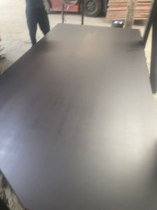 ไม้อัดฟิล์มเคลือบ WBP ขนาด 1220*2440 มม. หนา 18 มม. สำหรับงานแบบหล่อคอนกรีต ราคาดี ตะวันออกกลาง/ยูเออี - Product Image 2