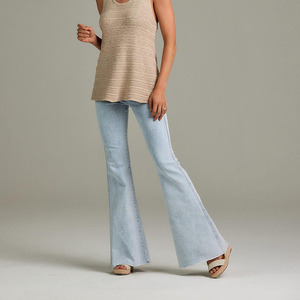 Pantalon en jean évasé taille haute pour femme, coupe large et longue, idéal pour l'hiver, en denim classique avec devant plat - Product Image 4
