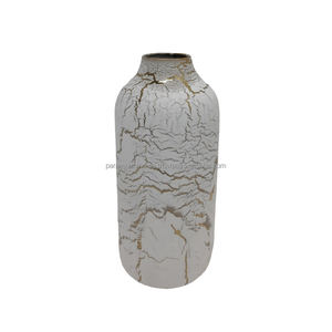 Jarrón Decorativo de Latón con Acabado Dorado para Mesa, Diseño Personalizado, para Flores de Boda o Suculentas - Product Image 2