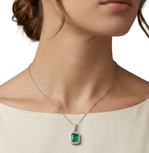 Collar con Colgante de Esmeralda Verde Cultivada en Laboratorio y Diamante Natural Redondo, Oro Sólido de 18K, Diseño de Halo Oculto - Product Image 6