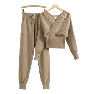 ชุดวอร์มสองชิ้นแนวเซ็กซี่สำหรับผู้หญิงชุดวอร์มเสื้อเปิดหลังแบบถักสไตล์เกาหลีสีพื้นสำหรับฤดูหนาวฤดูใบไม้ร่วง - Product Image 2