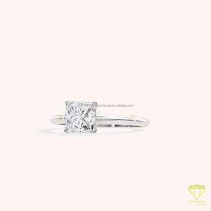 Anillo de Compromiso Solitario con Diamante Moissanite Corte Princesa, Anillo de Promesa Minimalista de Cuatro Puntas, Anillo de Boda de Oro Blanco para Mujer - Product Image 2