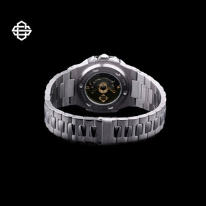 Montre de luxe pour homme en acier inoxydable, alliage, 20 mm, quartz, cadran carré, lunette sertie de moissanite, étanche 10 bars, verre saphir - Product Image 4