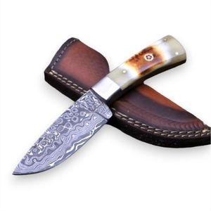 Cuchillos de Caza de Acero de Damasco Hechos a Mano con Hoja con Patrón Único y Empuñadura Decorativa de Madera para Campismo y Caza al Aire Libre - Product Image 1