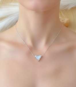 Colgante de Piedra Lunar, Colgante de Cristal Curativo, Joyería de Protección, Piedra Energética, Regalo Espiritual, Delicado y Minimalista - Product Image 3