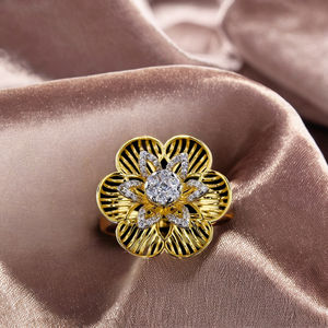 แหวนค็อกเทลหรูหราสำหรับผู้หญิง ดีไซน์เนอร์ออกแบบ ตัวเรือนเงินแท้ชุบทอง ประดับมอสซาไนต์ทรงเหลี่ยมมรกต ปรับแต่งได้ - Product Image 1