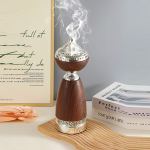 Ensemble élégant de brûleurs d'encens noir et blanc avec des détails argentés complexes et des dômes, un décor luxueux pour toute la maison - Product Image 3