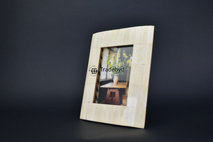 Marco de Fotos Creativo con Incrustaciones de Hueso, Hecho a Mano, Acabado Brillante, Regalo de Lujo por Tradebyd - Product Image 2