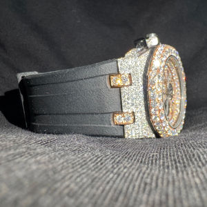 Reloj de Lujo Antiguo de Cuarzo con Diamantes Moissanite, Correa de Acero Inoxidable, Estilo Hip Hop, Personalizado para Hombre, Stock en EE. UU. y Reino Unido, Venta al Por Mayor - Product Image 1