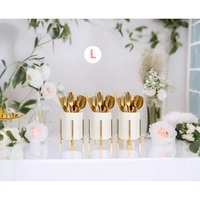 Soporte de cerámica blanca de alta gama con base de metal dorado, ideal para restaurantes, eventos y organizador de mesas para fiestas.