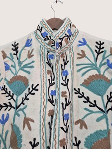 Manteau brodé floral de style chinois grande taille à manches longues et col mandarin, vêtement d'extérieur décontracté pour femme 100 % coton, idéal pour le printemps - Product Image 3