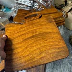 Planche à découper en bois de manguier massif, design floral FD-0483, faite à la main, lavable au lave-vaisselle et 100% écologique, forme et épaisseur personnalisables - Product Image 6