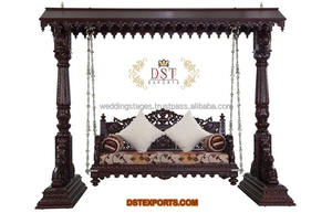 Balançoire indienne en bois de teck pour la maison balançoire polonaise brillante marron avec toit balançoire en bois traditionnelle faite à la main/Jhula - Product Image 3