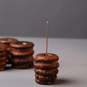 Brûleur d'encens en bois artisanal de qualité supérieure, respectueux de l'environnement, gravure arabe élégante, cadeau d'aromathérapie pour le Ramadan et l'Aïd, best-seller - Product Image 1