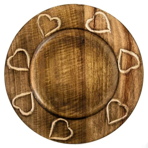 Assiette décorative ronde en bois, faite à la main, motif cœur gravé, style rétro, assiette de présentation pour la décoration de table de mariage - Product Image 1