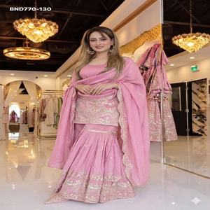 Conjunto de Sharara, Top y Dupatta de Seda con Bordado de Aspecto Magnífico y Color Impresionante - Sin Bordes y con Diseño Elegante - Compra en Línea en India - Product Image 1