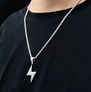Pendentif Éclair Hip Hop Iced Out en Argent Doré pour Homme avec Zircons Cubiques - Product Image 2