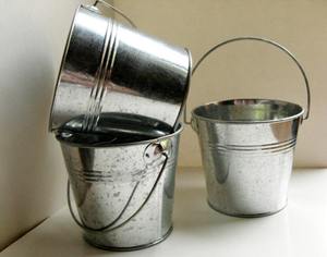 Cubo de Hierro Resistente para Jardinería, Limpieza y Almacenamiento - Product Image 3