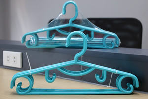 Organizador de ropa de plástico PP color personalizado Vietnam OEM/ODM directo de fábrica ahorro de espacio Flexible duradero respetuoso con el medio ambiente - Product Image 2