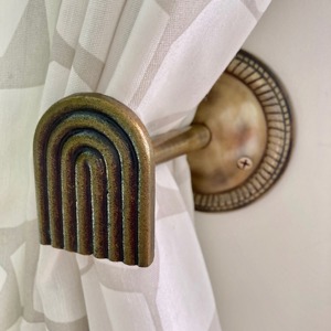 Gancho para cortina con forma de arcoíris, accesorio perfecto para la cocina, el baño, la ventana y la decoración interior de la habitación infantil, de la India. - Product Image 4