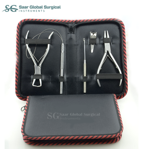 Pinzas para Extensiones de Cabello de Acero Inoxidable SAAR GLOBAL SURGICAL SGS-1038 para Uso Profesional en Salón, Instalación y Remoción Comercial - Product Image 1