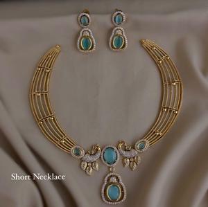 Conjunto de collar de circonita cúbica de calidad premium con un hermoso diseño de pavo real, perfecto para ocasiones festivas, ideal para fiestas y combina con todos los atuendos. - Product Image 2