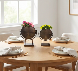 Vase de table moderne en métal avec support, présentoir décoratif pour la décoration de la maison, de l'agencement de bureau ou comme présentoir de cadeaux - Product Image 6