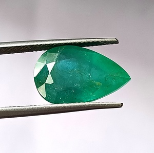 Piedra Preciosa de Esmeralda Verde Zambiana Natural de 8.25 Quilates, Corte Pera Facetado, para Joyería - Product Image 2