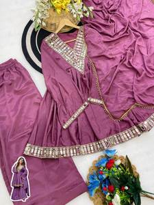 Conjunto Kurti Étnico Indio de Moda en Oferta con Diseño de Espejo y Falda Acampanada, Atuendo Tradicional Cómodo para Mujer - Product Image 4