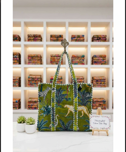 Sac à bandoulière réversible en velours personnalisé Le Souvenirs Lady, fermeture éclair, style bohème vintage, imprimé animal vert sur toile - Product Image 3