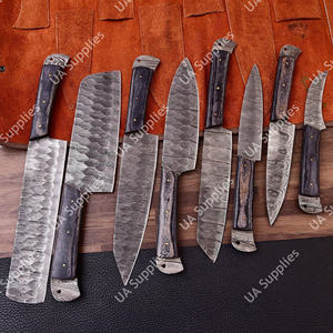 Juego de 8 cuchillos de chef profesionales de acero de Damasco con mango de madera, hojas martilladas hechas a mano y ecológicas - Product Image 2