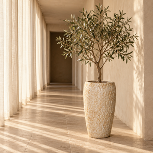 Trio de jardinières hautes en fibro-ciment gaufré effet feuille, coloris crème marbré, pour la décoration extérieure de patio, terrasse et jardin - Product Image 4