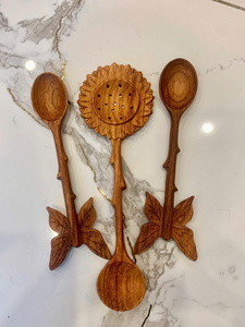 Cuillère à fentes en bois naturel pour la cuisine et le passage des aliments, fabriquée au Vietnam, avec service de gravure de logo - Product Image 5