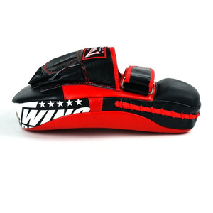 Cibles de frappe Twins en cuir de vachette noir, rouge et blanc – Coussinets d'entraînement durables pour la boxe, le kickboxing et le MMA - Product Image 2