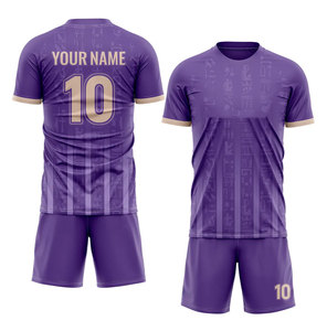 Ensemble de maillot de football violet avec imprimé égyptien, design sublimé, col rond, manches courtes, évacuation de l'humidité, pour hommes adultes - Product Image 1