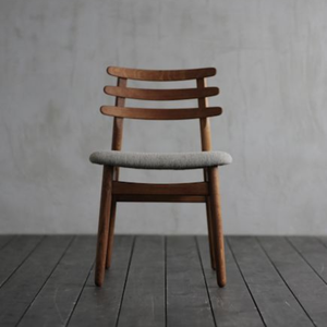 Chaise d'appoint élégante en teck massif, fabrication artisanale, design vintage - Product Image 1