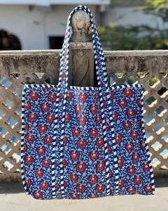 Sac à bandoulière matelassé en coton imprimé pour femme, sac à main tendance de créateur avec un look luxueux - Product Image 4