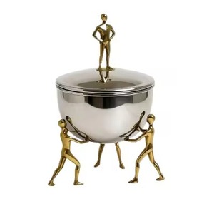 Bol à salade élégant en métal avec un motif incroyable, bol de service moderne en métal pour la table à manger - Product Image 1