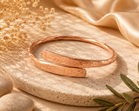 Brazalete Magnético de Cobre con Grabado Jay Shri Ram, Diseño Geométrico Trenzado Hecho a Mano, Unisex, Ajustable, Acabado Antiguo
