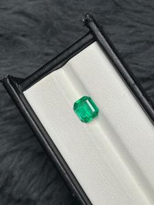 Émeraude naturelle de Zambie, forme octogonale ovale, véritable pierre précieuse verte intense pour la fabrication de bijoux - Product Image 3