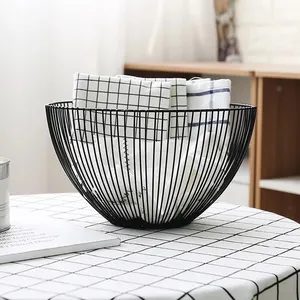 Nuevo Frutero Metálico de Lujo Hecho a Mano con Diseño Artístico Orgánico para Importadores y Minoristas Globales de Decoración del Hogar, Estilo Minimalista - Product Image 1