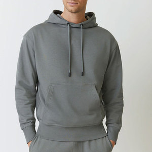 Chándal moderno para hombre, elegante y cómodo, perfecto para el gimnasio, entrenamiento, correr y estilo casual urbano. - Product Image 2