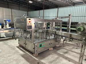 Machine de remplissage automatique de boissons 24 buses Bouteilles en plastique 1000 ml Eau pure Moteur électrique à commande PLC Haute productivité - Product Image 1
