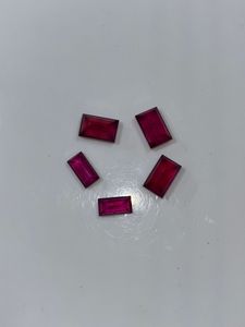 พลอยทับทิมธรรมชาติทรงบาแกตต์เจียระไน บรรจุในแก้ว ขนาดปรับเทียบได้ - Product Image 5