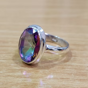 Anillo Minimalista de Topacio Místico con Corte Ovalado en Plata de Ley, Joyería Unisex para Uso Diario - Product Image 2