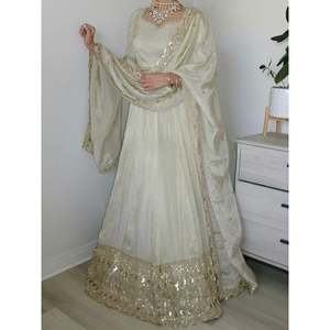 Diseñador XL Ropa de Boda Lehenga Choli con Diamante y Secuencia de Trabajo - Product Image 3