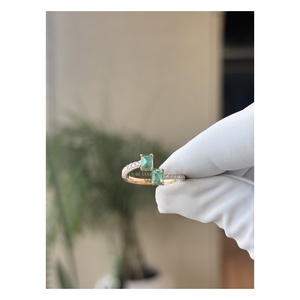 Anillo Minimalista con Diamante Cultivado en Laboratorio con Corte Esmeralda de 0.20 Ct, Gema Verde Doble, Joyería Fina para Mujer, Elaborado en Oro Sólido de 14 Quilates - Product Image 3