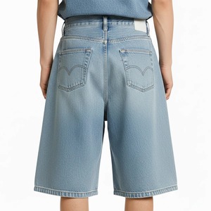 Pantalones Cortos Bermuda de Mezclilla Lavada de Cintura Alta para Hombre con Cierre de Botones, Estilo Casual, Estampado de Logotipo Frontal - Product Image 4